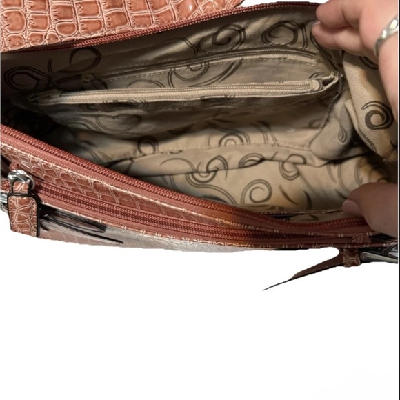 Crocodile Embossed Tan Shoulder Bag - Picture 5 of 7